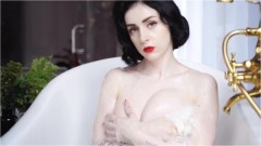 Miss Ellie Mouse – Foam Bath for the Goddess