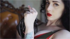 Miss Ellie Mouse – Goddess Strips Off Latex