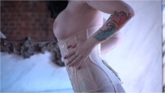 Miss Ellie Mouse – The Goddess Takes Off Her Corset