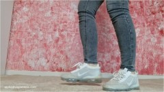 MoneyGoddesss – Footjob and ballbusting part 2