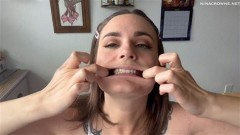 Nina Crowne – Mouth & Lip Fetish Tease