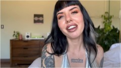 Scarlett Cummings – Shiny Kisses. Put on brown lipstick and gives you kisses while you stroke for her perfect lips mouth lip worship