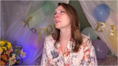 SneezeGoddess – Birthday Sneeze Fit