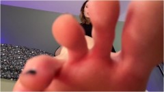 SneezeGoddess – Mean Bitch Degrades You with Her Feet