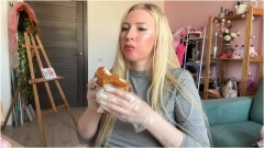 alicewarmheart – Ignoring you and eating the hamburger