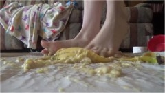 CurvyElvishGirl – Banana Stomping Messy Feet