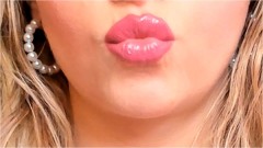 Petite Mercy – Glossy Lip Licks
