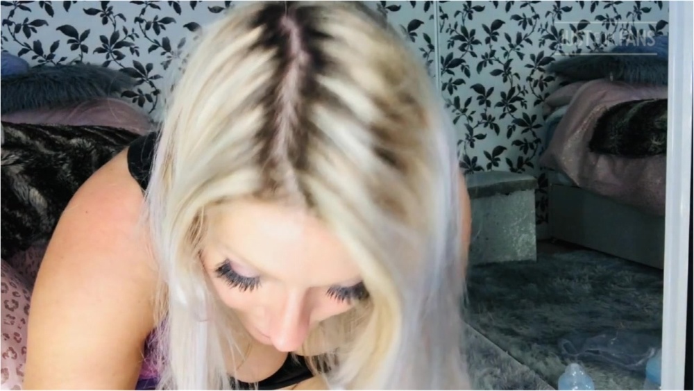 Abstories – Mummy Kaz Nappy Change And Tease Part 2