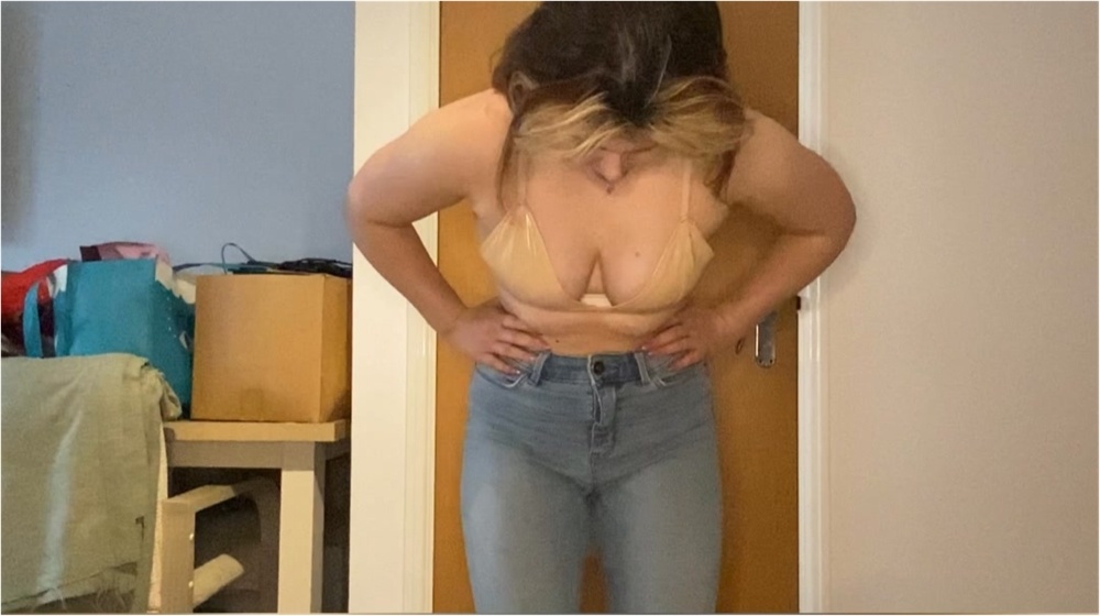 Delilah Jynx – Let me in I’m going to wet myself