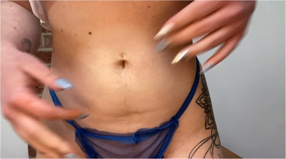 Delilah Jynx – Piercing removal and belly button fingering with long nails