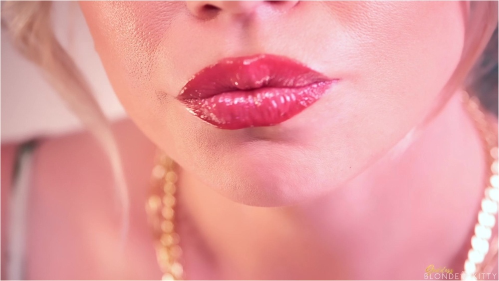 Goddess Blonde Kitty – Beta Bank Manager