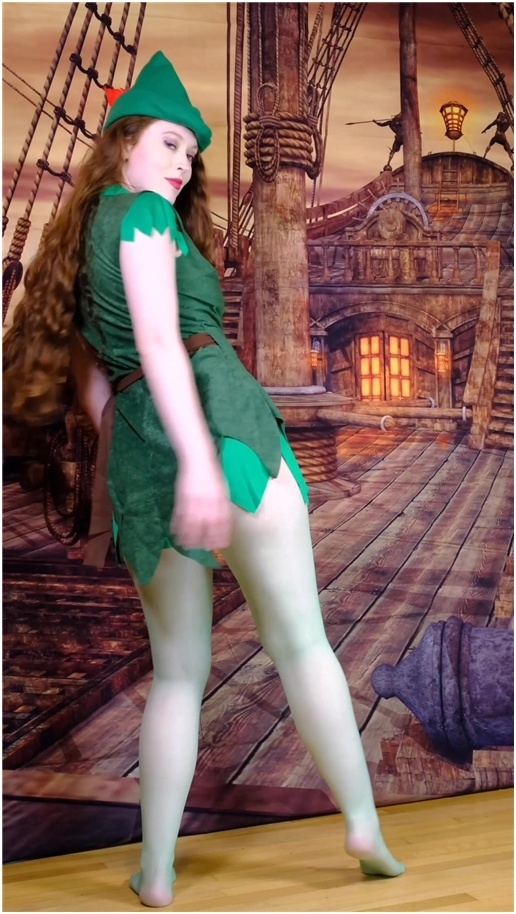 MadameBeatrix – Seamless Pantyhose Cosplay Dance and Foot Tease