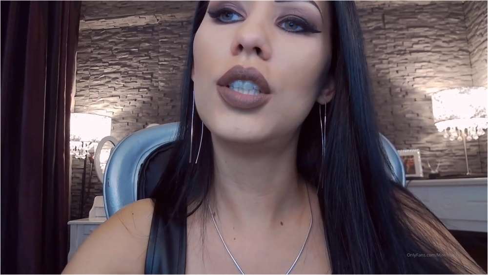 Mistress Lexa – Smoking Cigar Domme Ritual