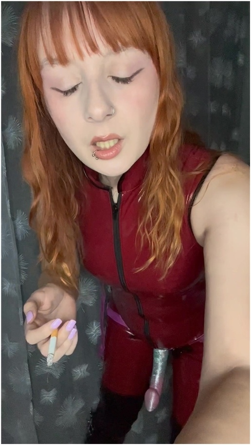 Princess Diss – Strap on Smoking Goddess