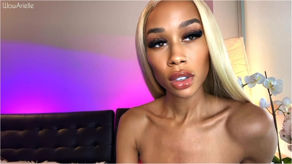 WowArielle – Face Focused Obedience Training