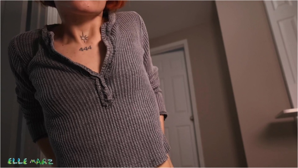 Elle Marz – Strapping you