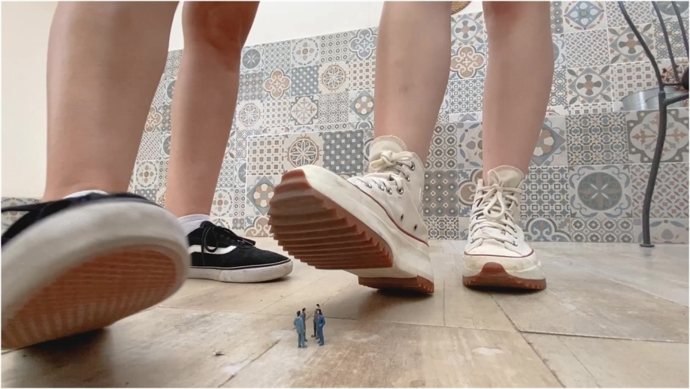 KittyStepsis – Giantess Crushing Businessmen