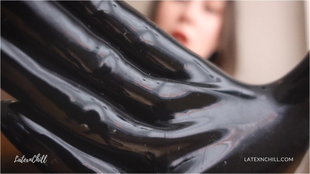 LATEXnCHILL – Gag on my Gloves