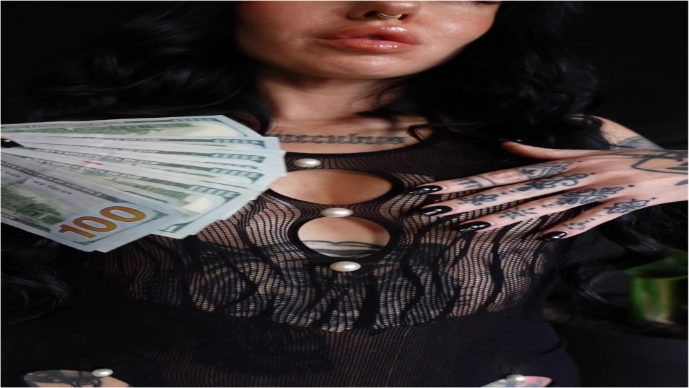 Scarlett Cummings – My Money