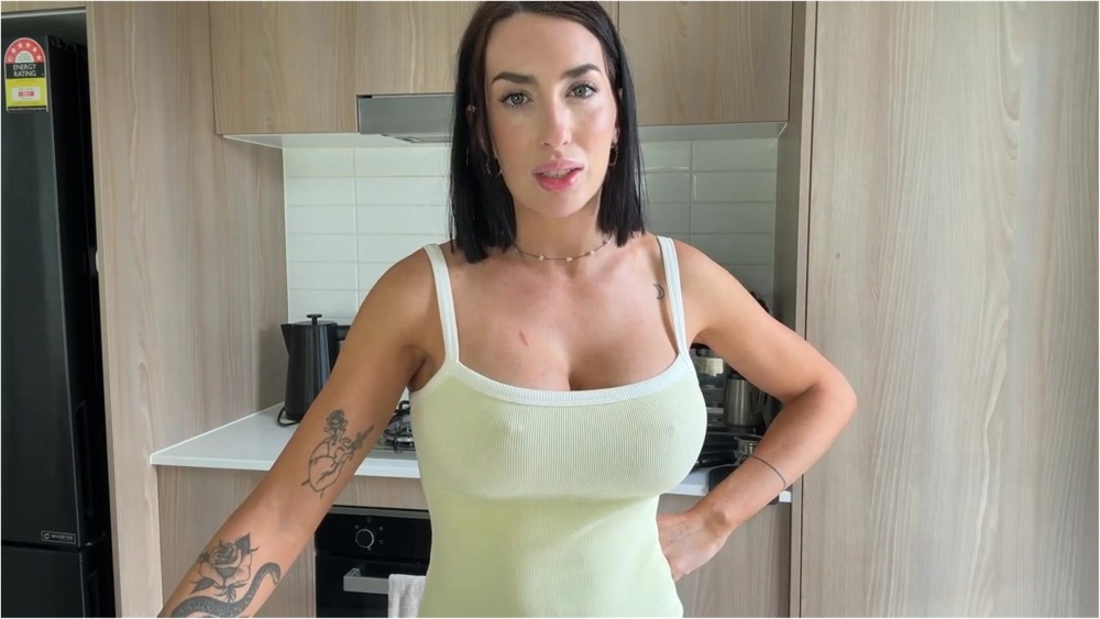 Aysha Paige – Chat with Step Mommy