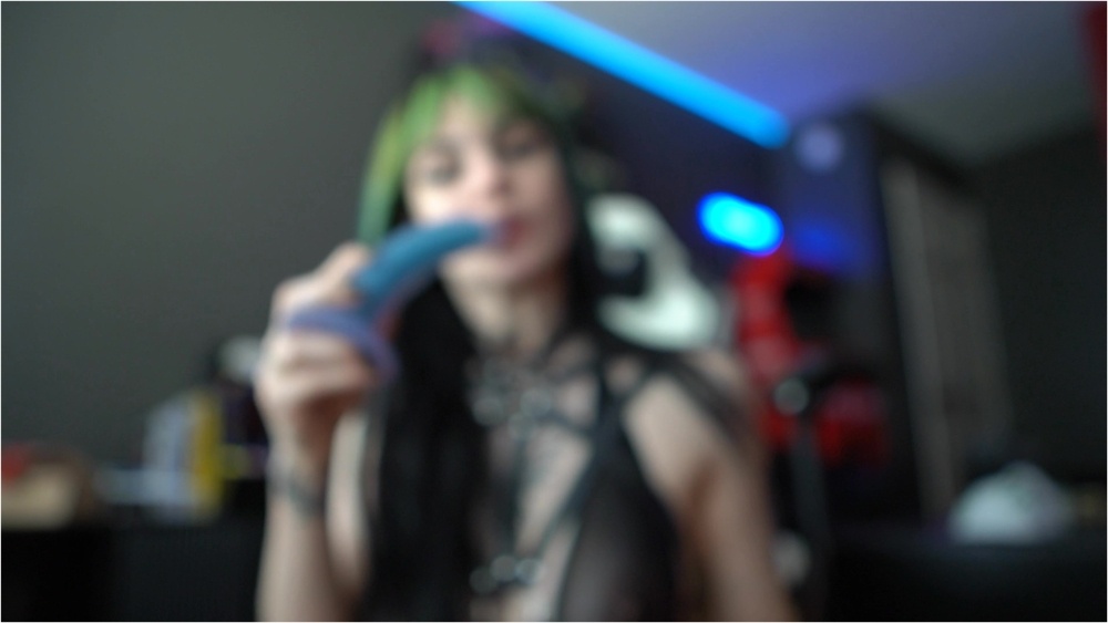 Prettyinpunk92 – Your Little Dick Doesn’t Even Deserve My Drool