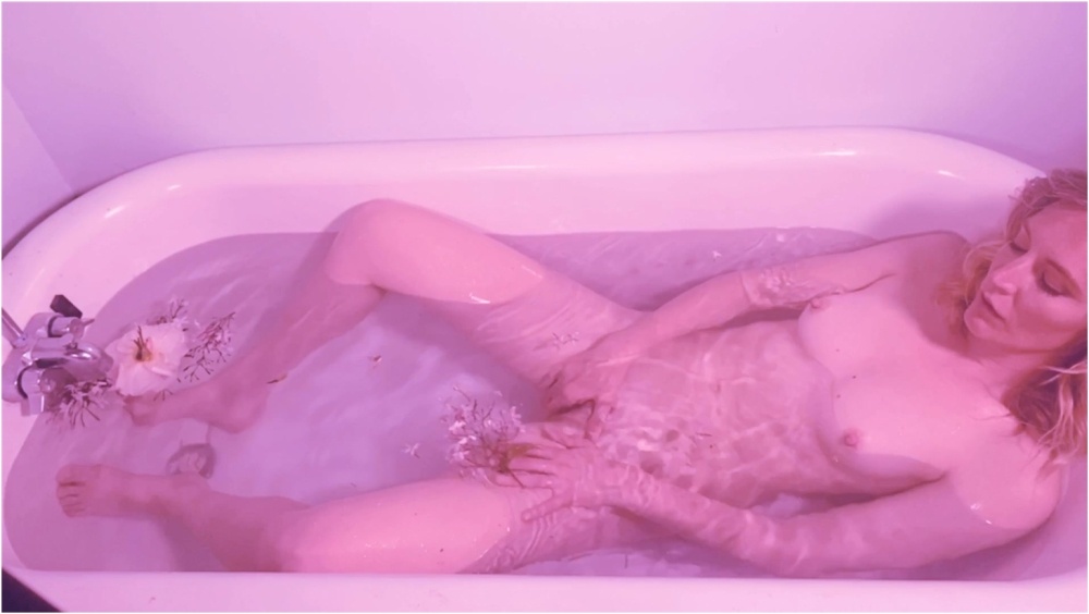 mona wales – Getting Wet in the Bath tub